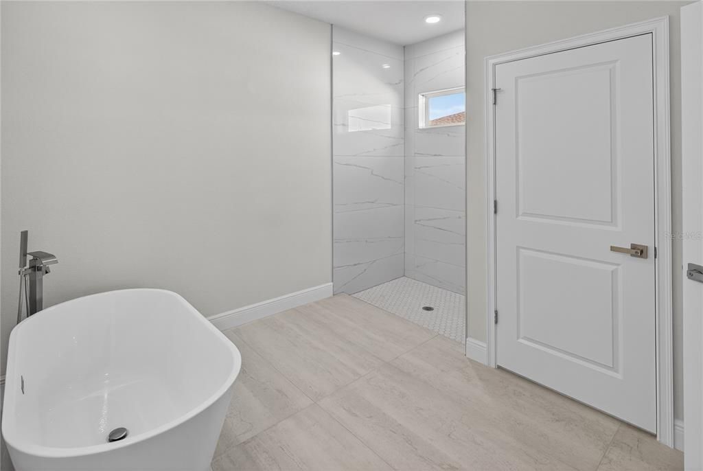 На продажу: $320,000 (4 спален, 3 ванн, 1865 Квадратных фут)