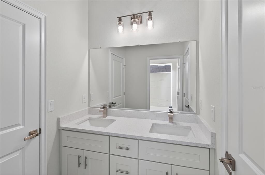 На продажу: $320,000 (4 спален, 3 ванн, 1865 Квадратных фут)