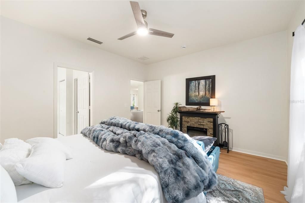 For Sale: $439,000 (4 beds, 2 baths, 1884 Square Feet)