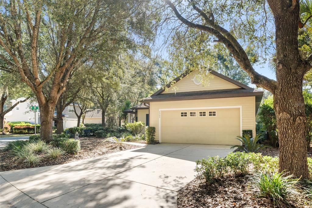 For Sale: $439,000 (4 beds, 2 baths, 1884 Square Feet)