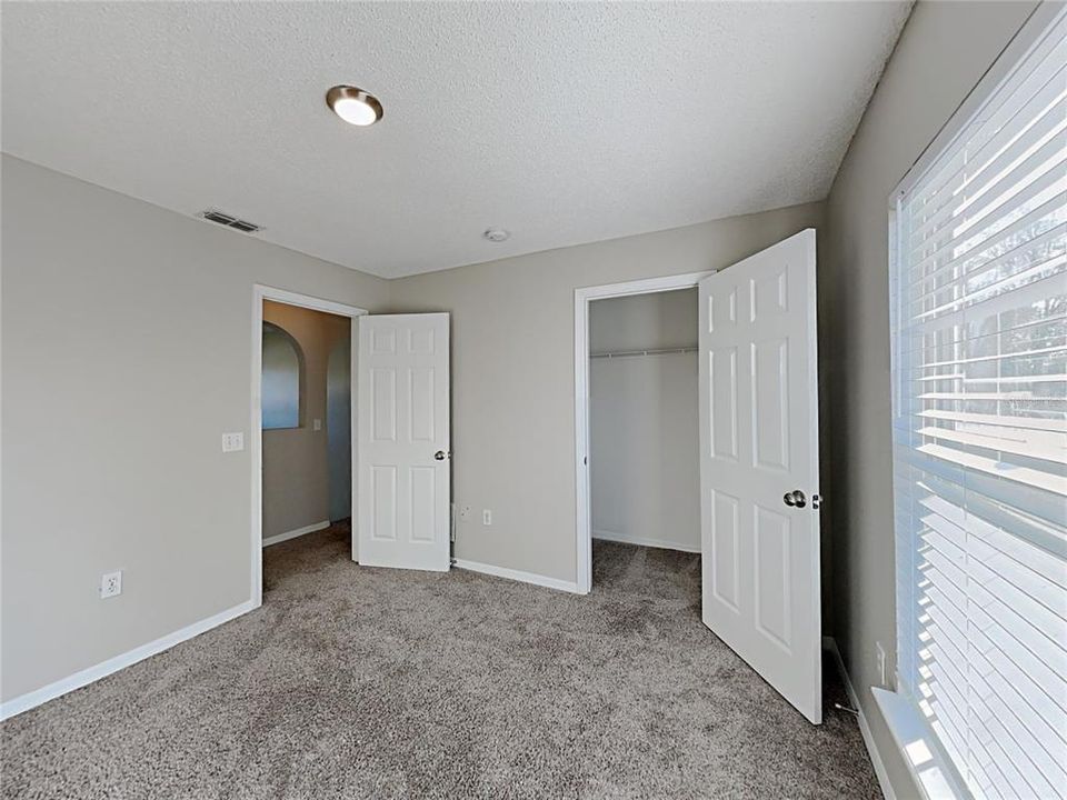 待售: $300,000 (4 贝兹, 2 浴室, 2215 平方英尺)