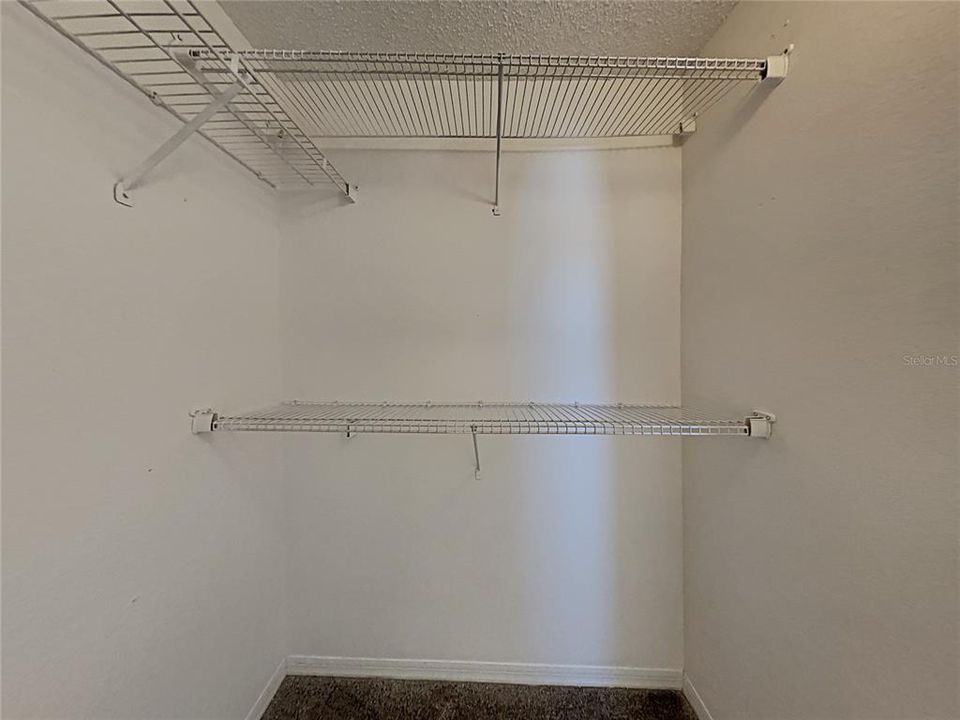 待售: $300,000 (4 贝兹, 2 浴室, 2215 平方英尺)