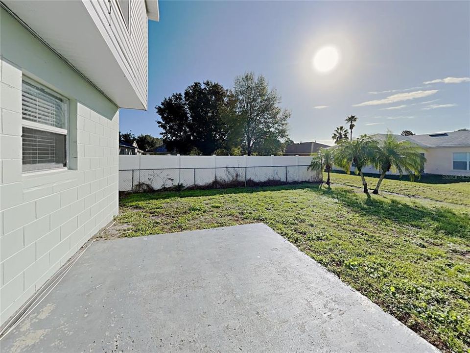 待售: $300,000 (4 贝兹, 2 浴室, 2215 平方英尺)