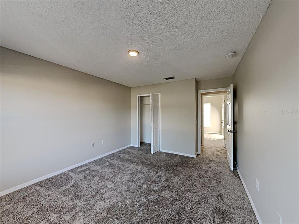 待售: $300,000 (4 贝兹, 2 浴室, 2215 平方英尺)