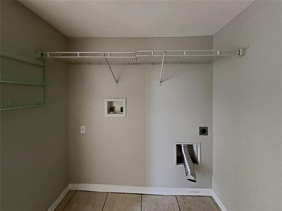 待售: $300,000 (4 贝兹, 2 浴室, 2215 平方英尺)