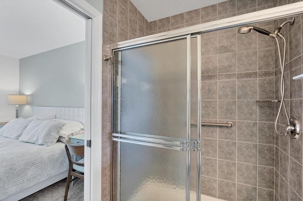 For Sale: $289,000 (2 beds, 2 baths, 1009 Square Feet)