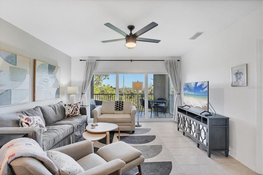 For Sale: $289,000 (2 beds, 2 baths, 1009 Square Feet)