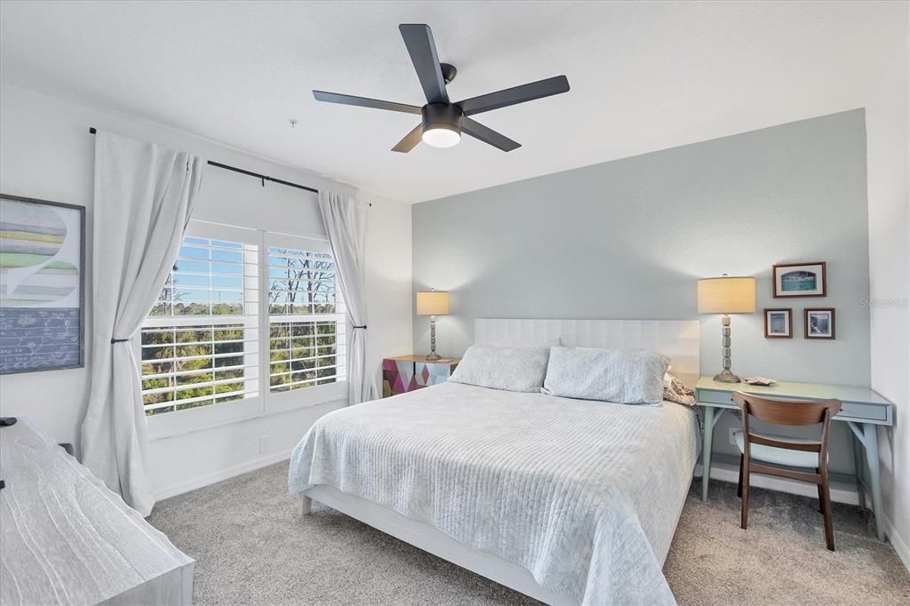 For Sale: $289,000 (2 beds, 2 baths, 1009 Square Feet)