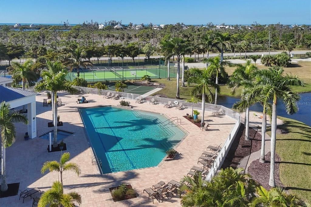 For Sale: $289,000 (2 beds, 2 baths, 1009 Square Feet)