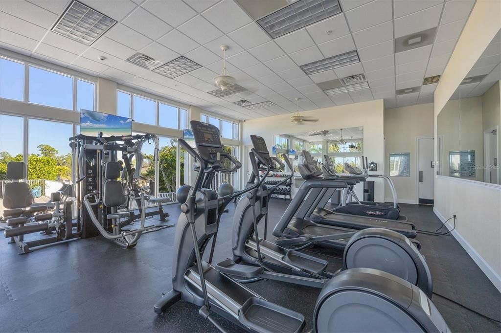 For Sale: $289,000 (2 beds, 2 baths, 1009 Square Feet)