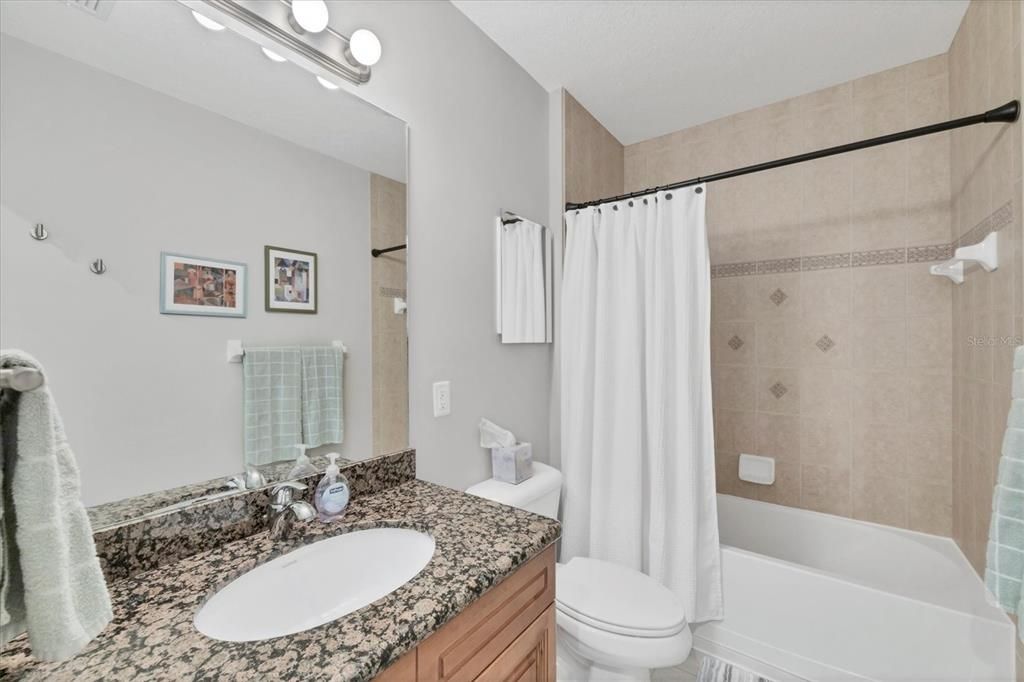 For Sale: $289,000 (2 beds, 2 baths, 1009 Square Feet)