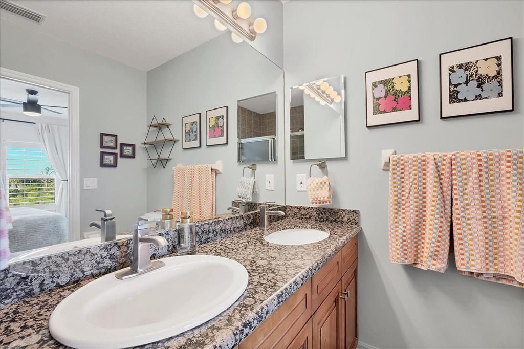 For Sale: $289,000 (2 beds, 2 baths, 1009 Square Feet)