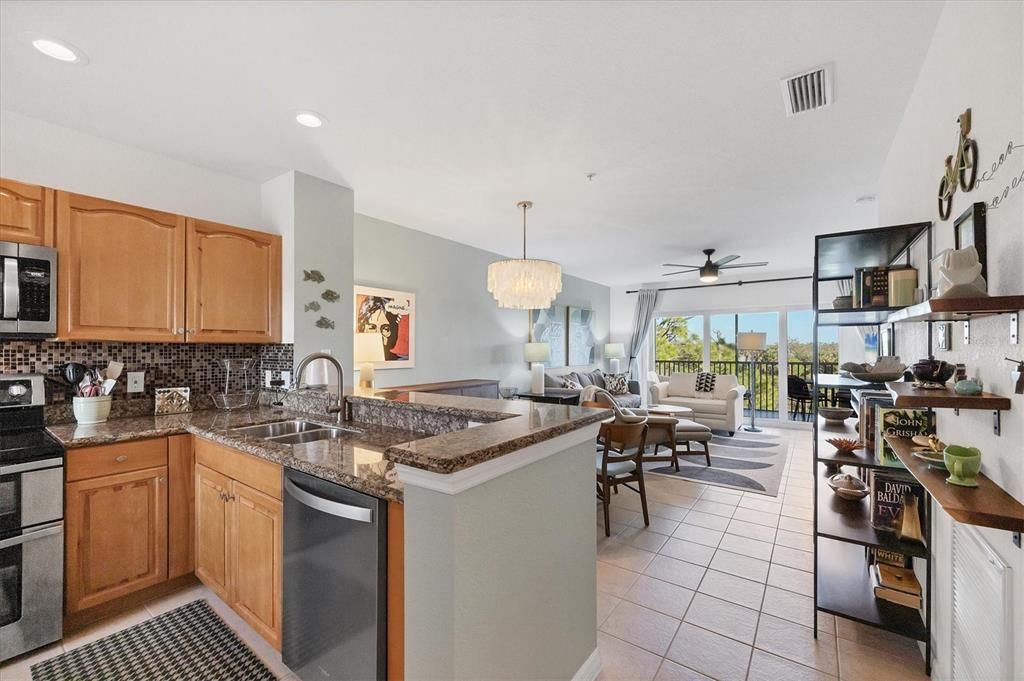 For Sale: $289,000 (2 beds, 2 baths, 1009 Square Feet)