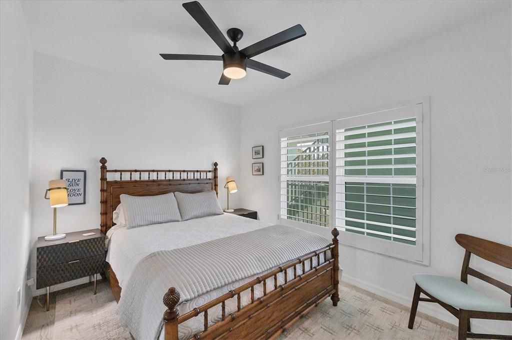 For Sale: $289,000 (2 beds, 2 baths, 1009 Square Feet)