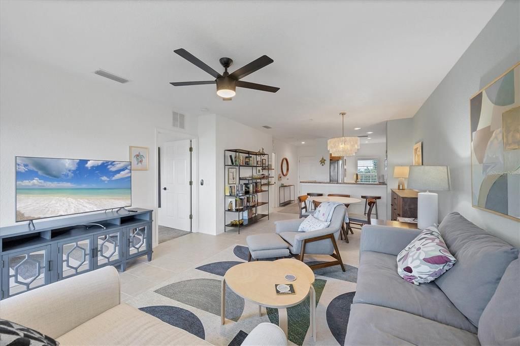 For Sale: $289,000 (2 beds, 2 baths, 1009 Square Feet)