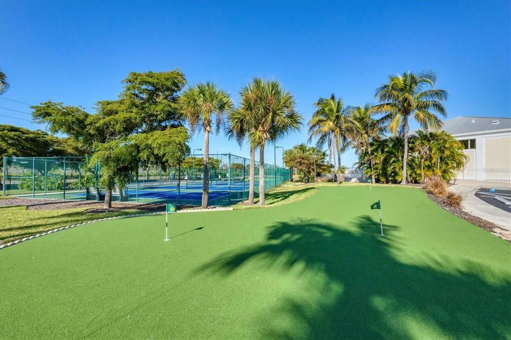 For Sale: $289,000 (2 beds, 2 baths, 1009 Square Feet)