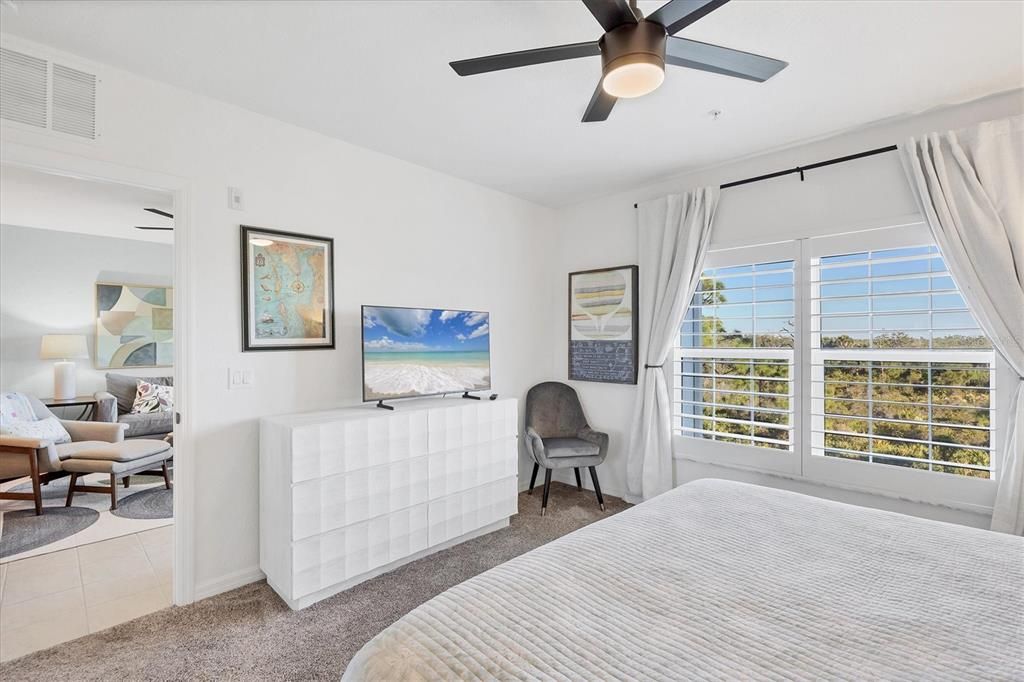 For Sale: $289,000 (2 beds, 2 baths, 1009 Square Feet)