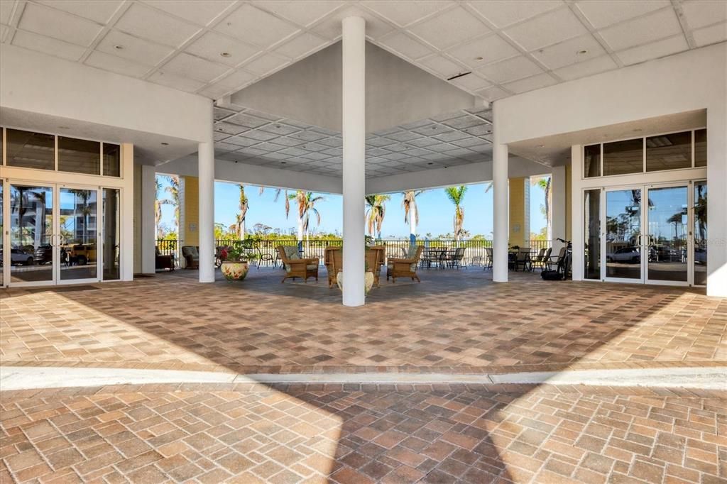 For Sale: $289,000 (2 beds, 2 baths, 1009 Square Feet)