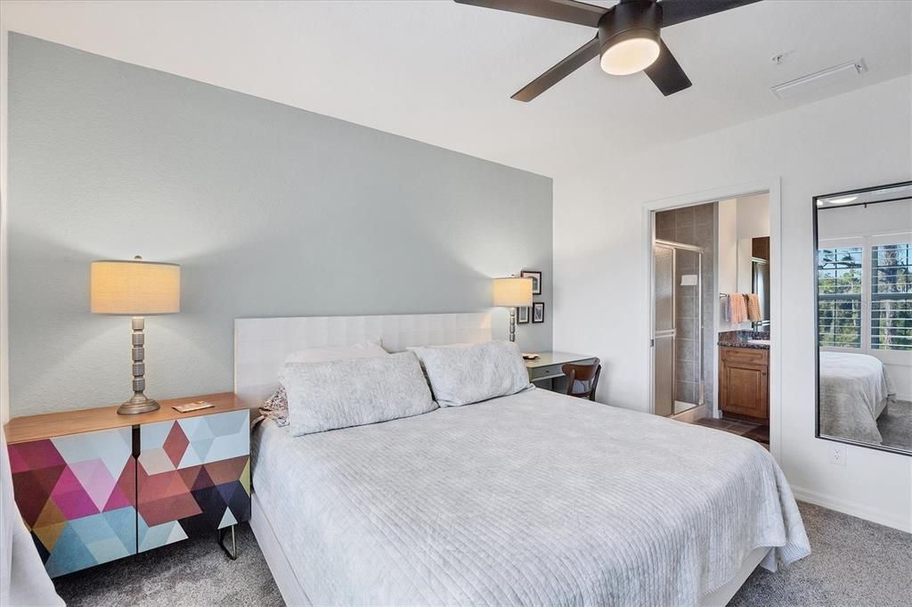 For Sale: $289,000 (2 beds, 2 baths, 1009 Square Feet)