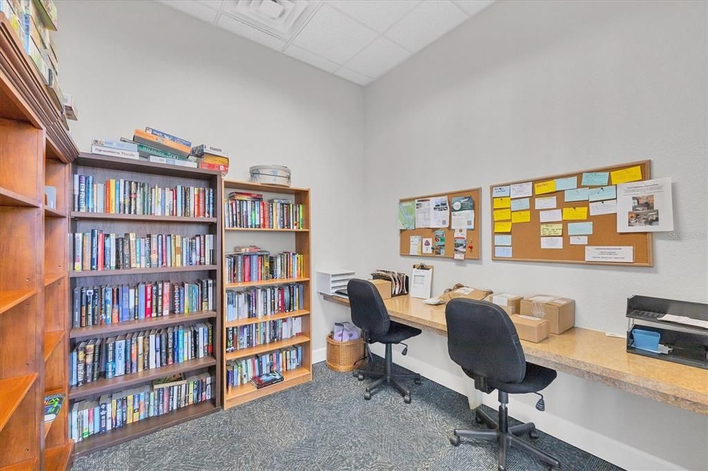 For Sale: $289,000 (2 beds, 2 baths, 1009 Square Feet)