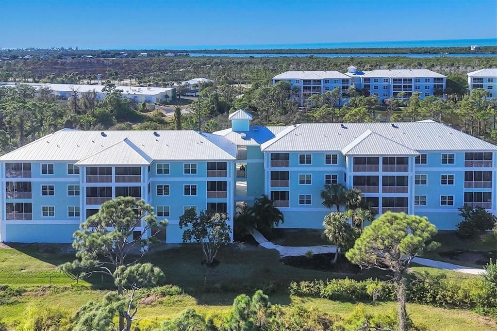 For Sale: $289,000 (2 beds, 2 baths, 1009 Square Feet)