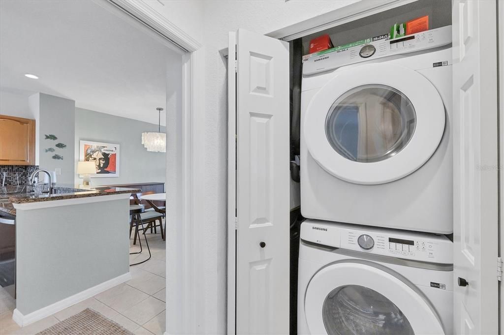 For Sale: $289,000 (2 beds, 2 baths, 1009 Square Feet)