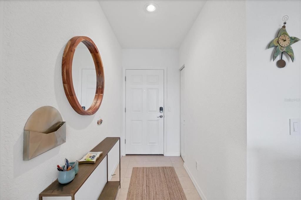 For Sale: $289,000 (2 beds, 2 baths, 1009 Square Feet)