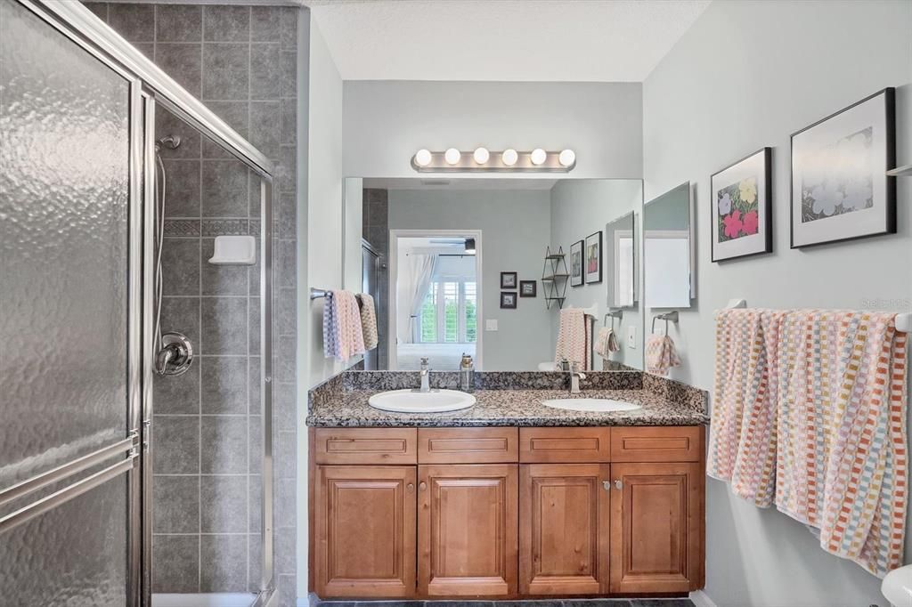 For Sale: $289,000 (2 beds, 2 baths, 1009 Square Feet)