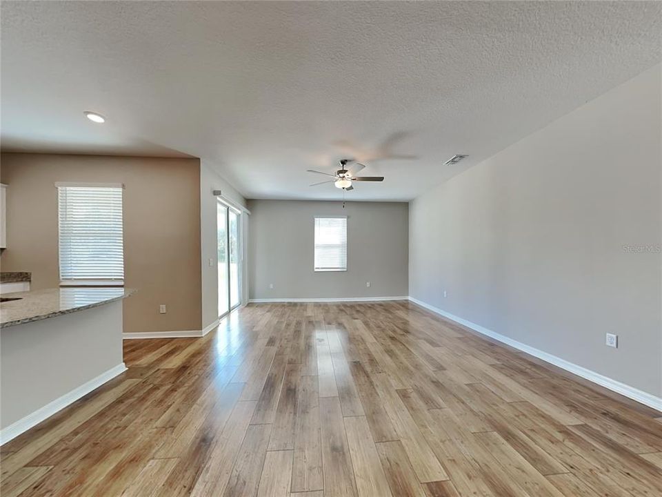 For Rent: $2,399 (5 beds, 3 baths, 1984 Square Feet)