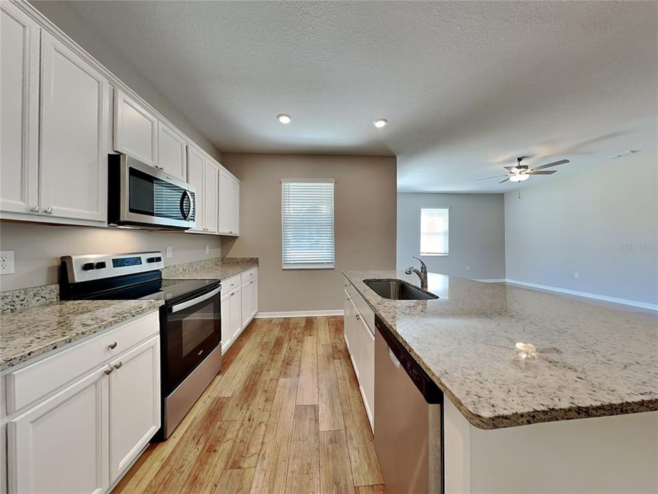 For Rent: $2,399 (5 beds, 3 baths, 1984 Square Feet)