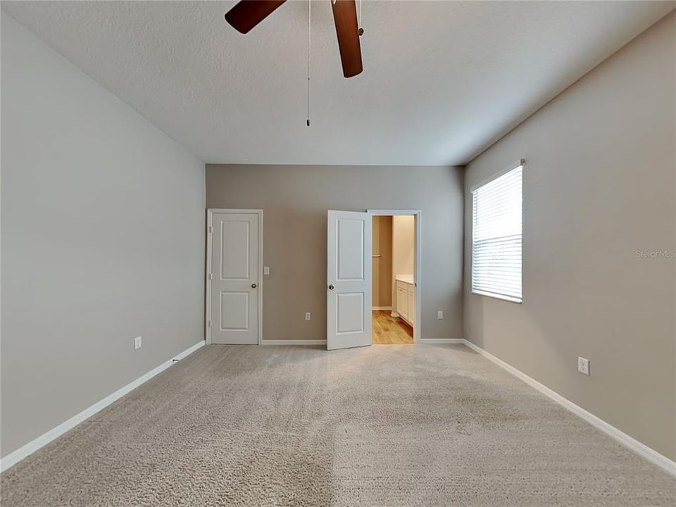 For Rent: $2,399 (5 beds, 3 baths, 1984 Square Feet)