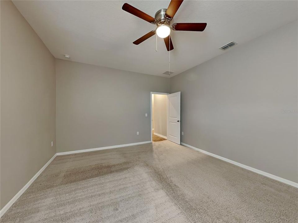 For Rent: $2,399 (5 beds, 3 baths, 1984 Square Feet)