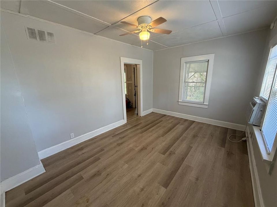 出租: $1,100 (1 贝兹, 1 浴室, 497 平方英尺)