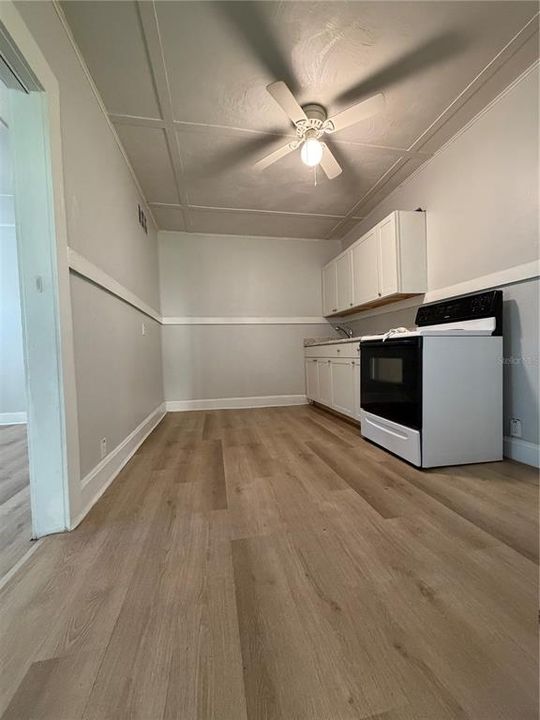 出租: $1,100 (1 贝兹, 1 浴室, 497 平方英尺)