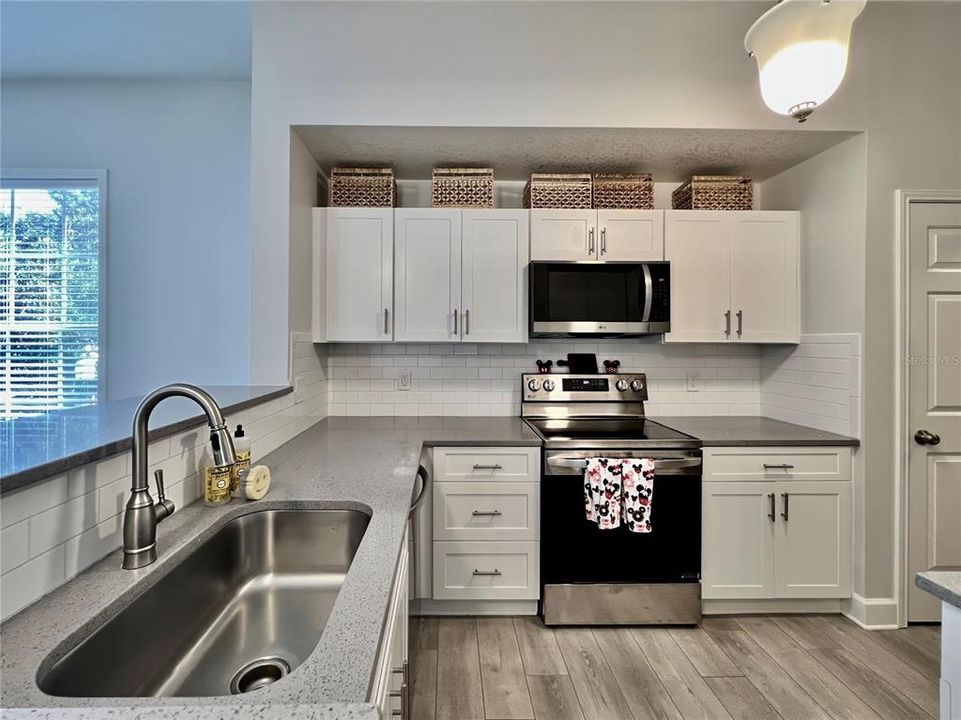 合同活跃: $310,000 (1 贝兹, 1 浴室, 792 平方英尺)