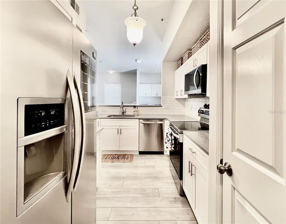 合同活跃: $310,000 (1 贝兹, 1 浴室, 792 平方英尺)