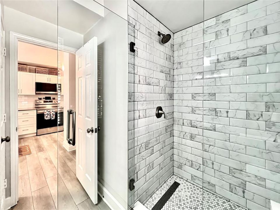 合同活跃: $310,000 (1 贝兹, 1 浴室, 792 平方英尺)