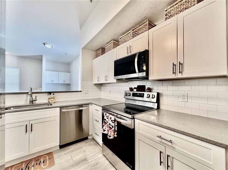 合同活跃: $310,000 (1 贝兹, 1 浴室, 792 平方英尺)