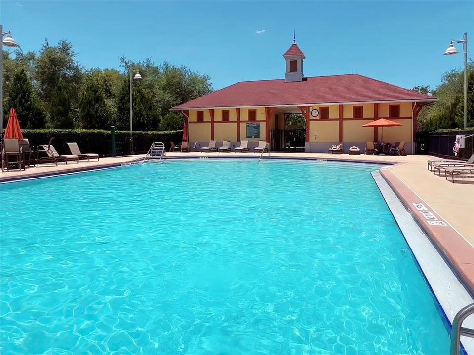 合同活跃: $310,000 (1 贝兹, 1 浴室, 792 平方英尺)