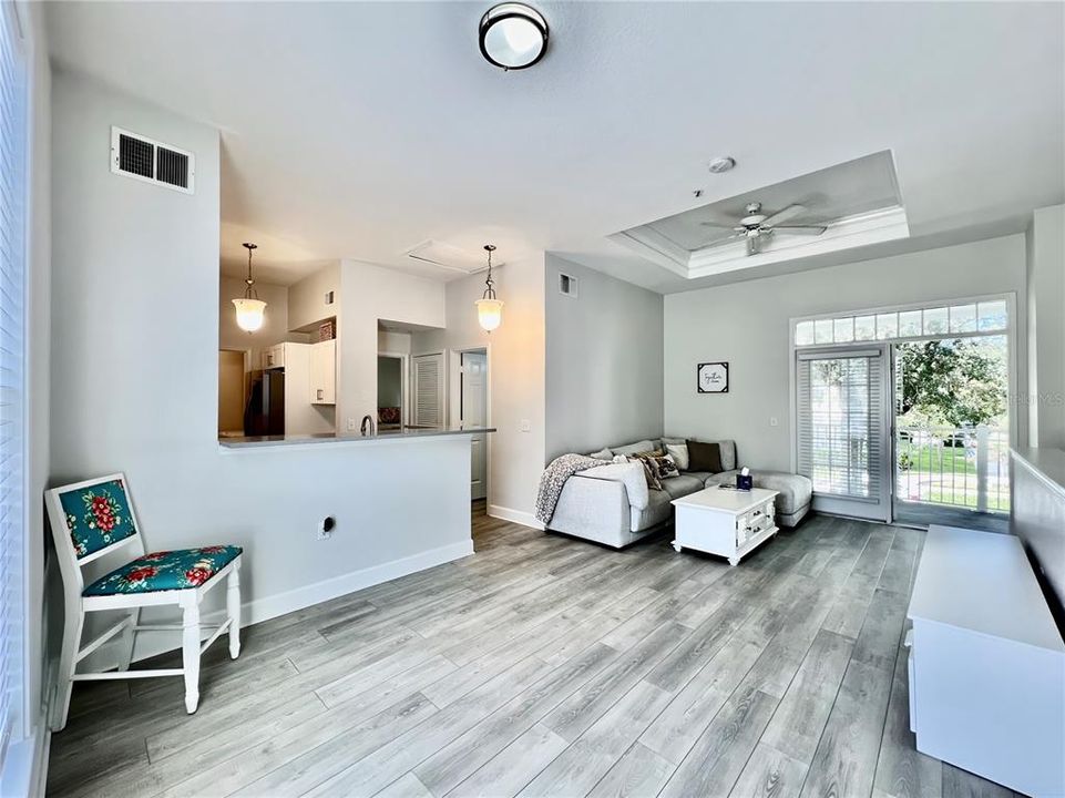 合同活跃: $310,000 (1 贝兹, 1 浴室, 792 平方英尺)