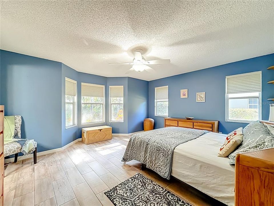 Activo con contrato: $334,900 (3 camas, 2 baños, 1827 Pies cuadrados)