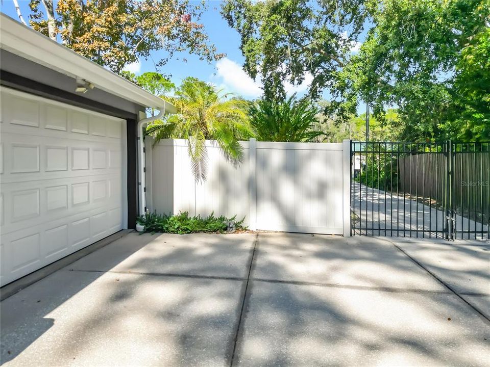 Activo con contrato: $334,900 (3 camas, 2 baños, 1827 Pies cuadrados)