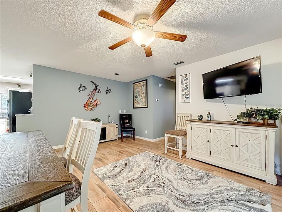 Activo con contrato: $334,900 (3 camas, 2 baños, 1827 Pies cuadrados)