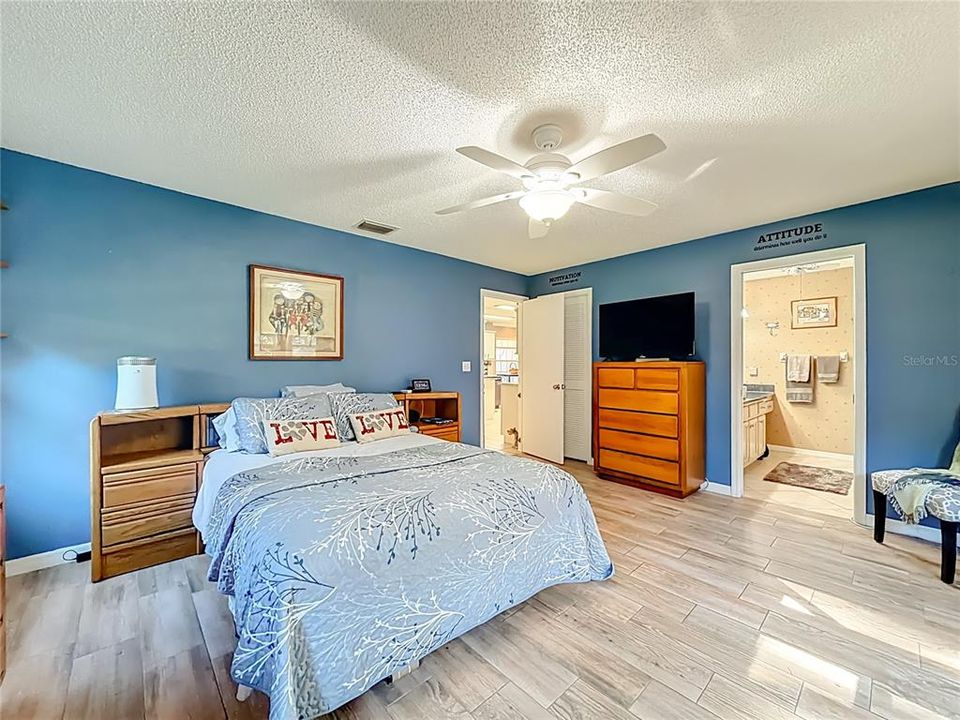 Activo con contrato: $334,900 (3 camas, 2 baños, 1827 Pies cuadrados)