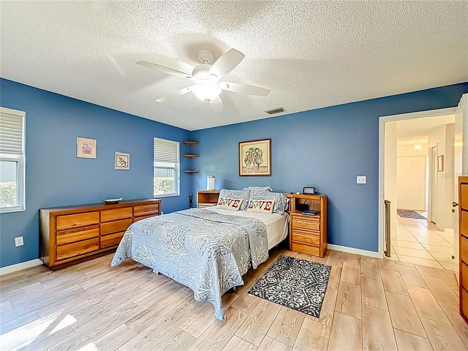 Activo con contrato: $334,900 (3 camas, 2 baños, 1827 Pies cuadrados)