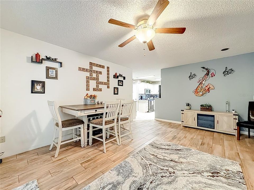 Activo con contrato: $334,900 (3 camas, 2 baños, 1827 Pies cuadrados)