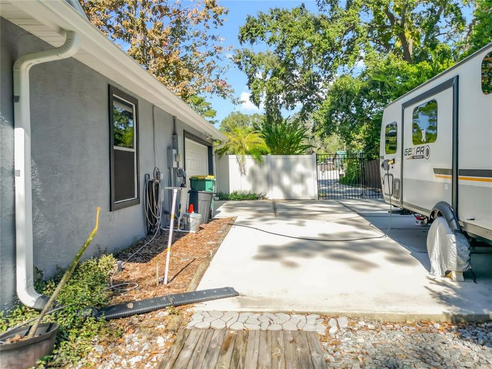 Activo con contrato: $334,900 (3 camas, 2 baños, 1827 Pies cuadrados)