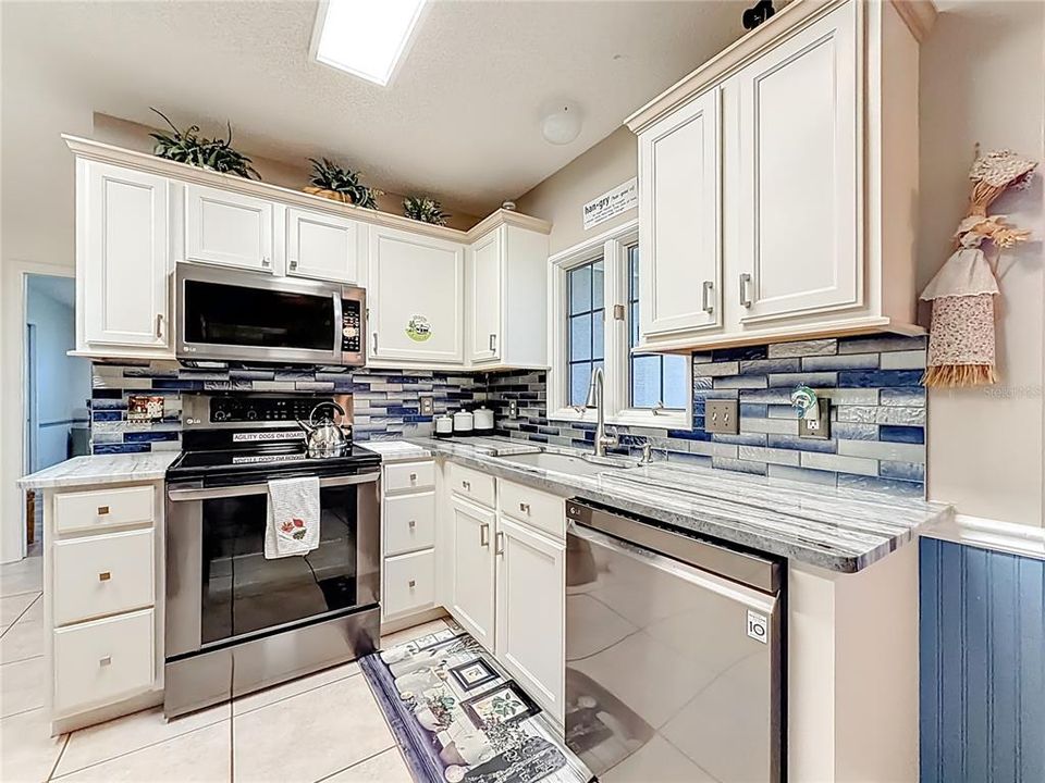 Activo con contrato: $334,900 (3 camas, 2 baños, 1827 Pies cuadrados)