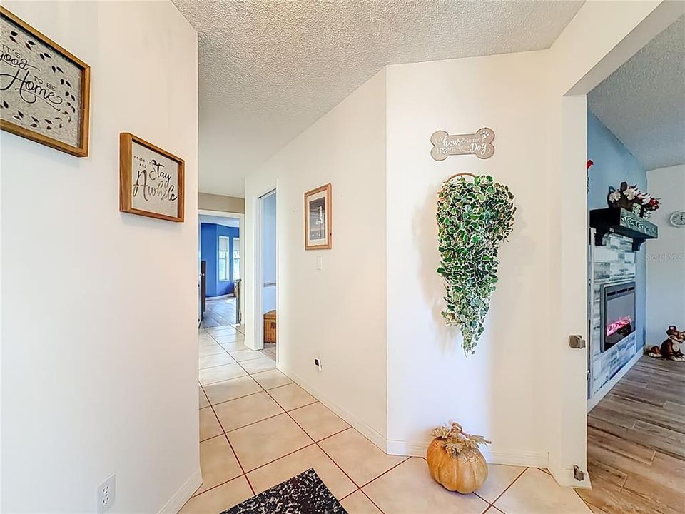 Activo con contrato: $334,900 (3 camas, 2 baños, 1827 Pies cuadrados)