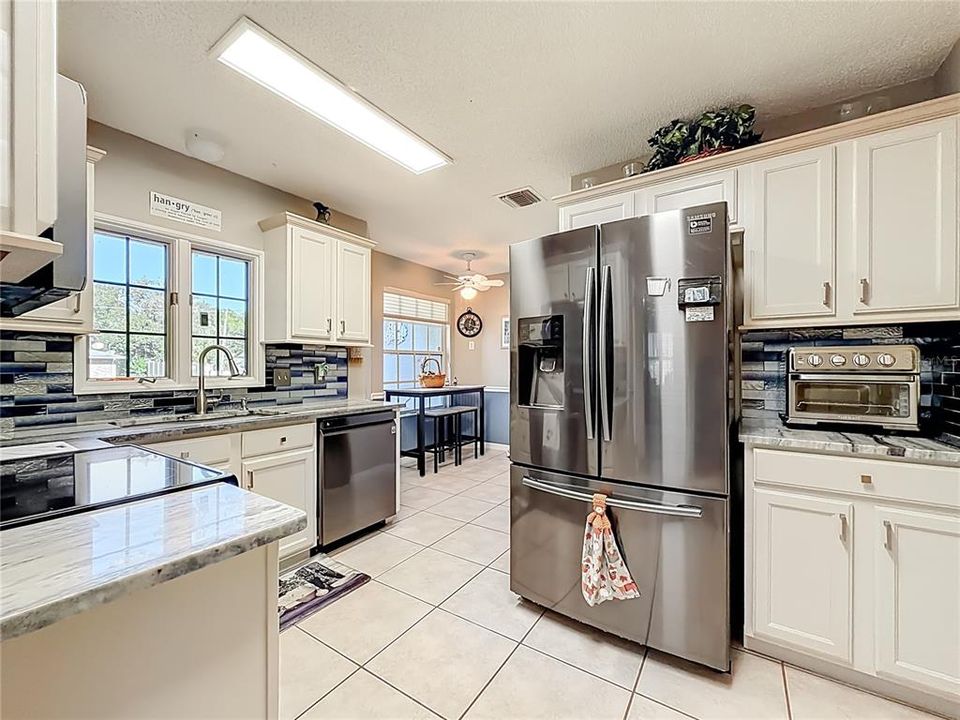 Activo con contrato: $334,900 (3 camas, 2 baños, 1827 Pies cuadrados)